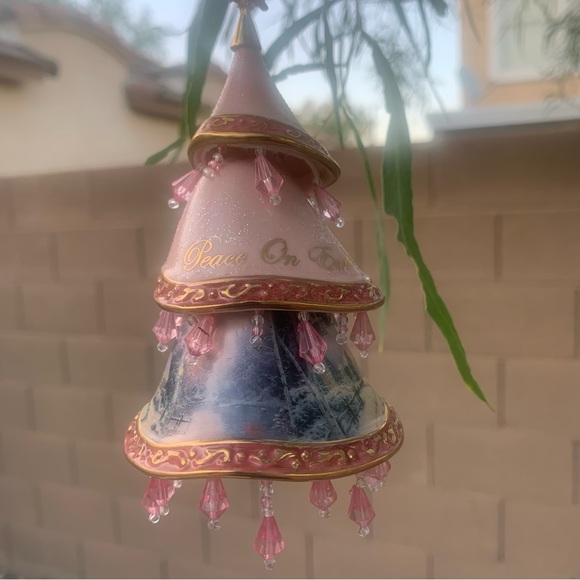Thomas Kinkade Ornament from Bradford Editions “Peace on Earth” Pink and Gold - Picture 2 of 7